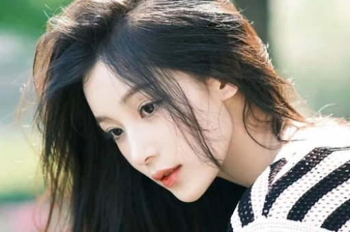 【图】靳东忙拍戏陆续开播儿子逛商场手指爸爸的海报