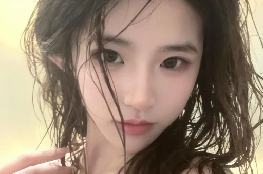 黄景瑜张艺上陈年恋情被翻登顶热搜引热议